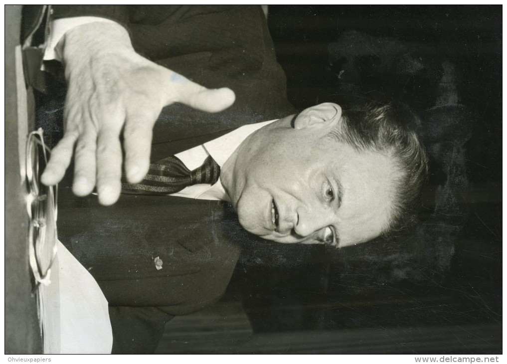 Photo De Presse - POLITIQUE   -  EMILE PELLETIER  Ministre De L'intérieur En 1958 - Personnes Identifiées