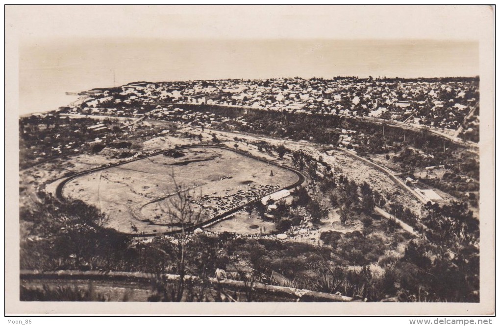 974 - ILE DE LA REUNION  - Hippodrome De La Redoute Un Jour De Course Et Bas De La Rivière - Vue Prise De La Montagne - Saint Denis