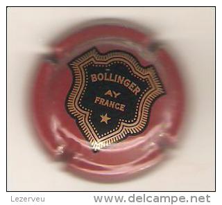 CAPSULE MUSELET CHAMPAGNE BOLLINGER AY FRANCE BLASON NOIR ET OR FOND ROUGE - Bollinger