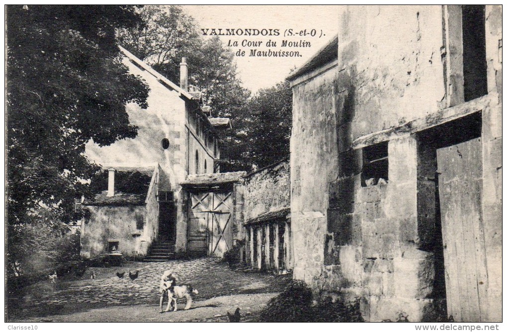 95 Valmondois La Cour Du Moulin De Maubuisson Animée - Valmondois