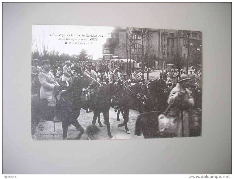 MOSELLE L'ETAT MAJOR DE LA SUITE DU MARECHAL PETAIN ENTRE TRIOPHALEMENT A METZ LE 19 NOVEMBRE 1918 - Metz Campagne