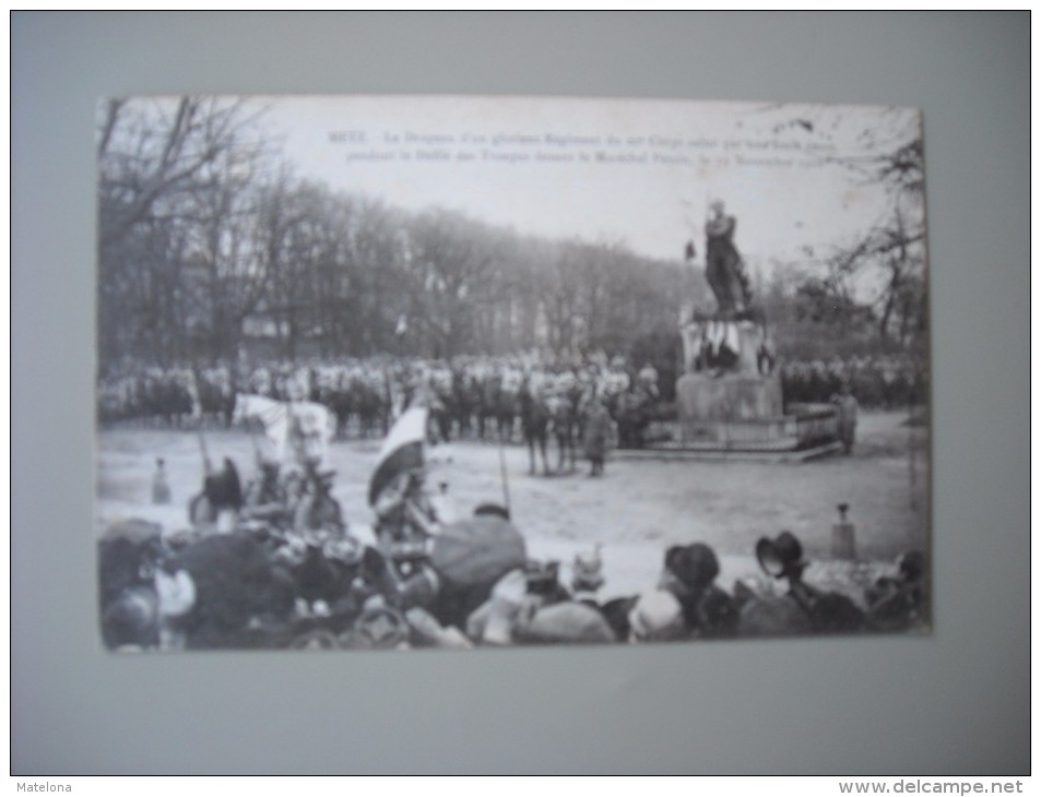 MOSELLE METZ LE DRAPEAU D'UN GLORIEUX REGIMENT DU 20e CORPS SALUE PAR..........MARECHAL PETAIN 19/11/1918 - Metz Campagne