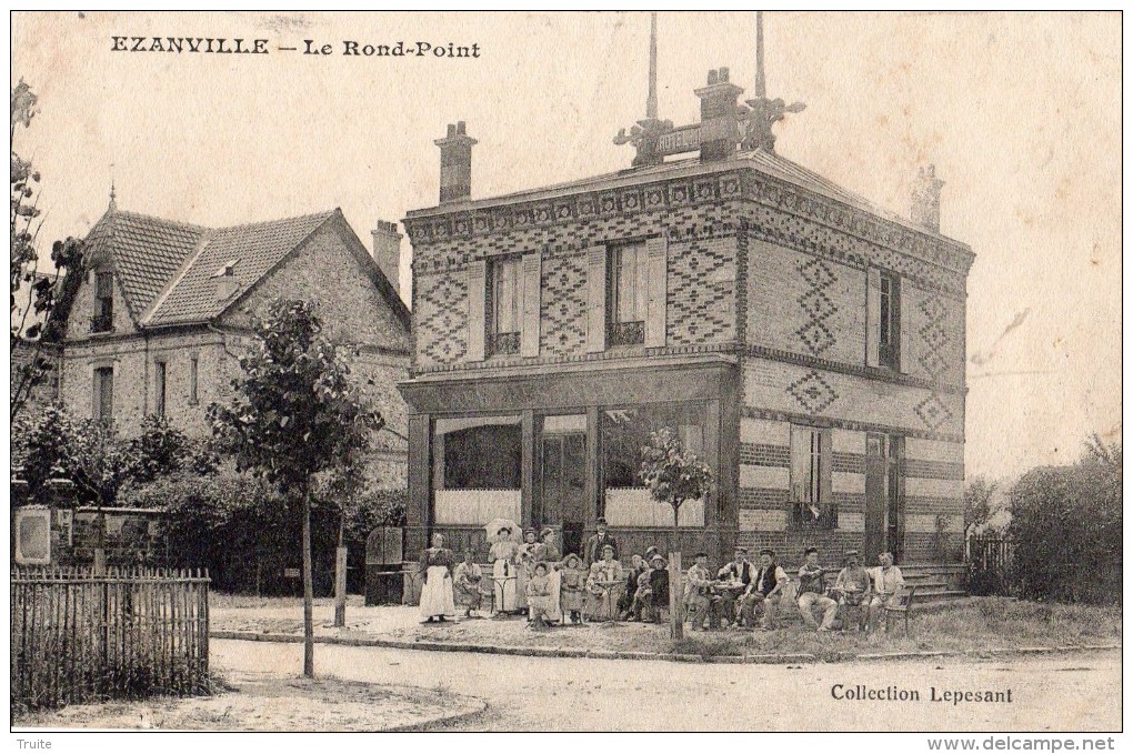 EZANVILLE LE ROND-POINT ANIMEE - Ezanville