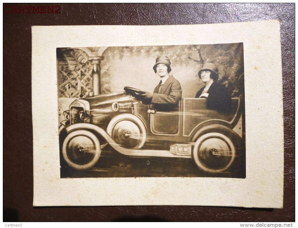 PHOTOGRAPHIE ANCIENNE : MONTAGE PHOTO SURREALISME PHOTO DE FOIRE FEMME EN AUTOMOBILE 1926 - Autres & Non Classés