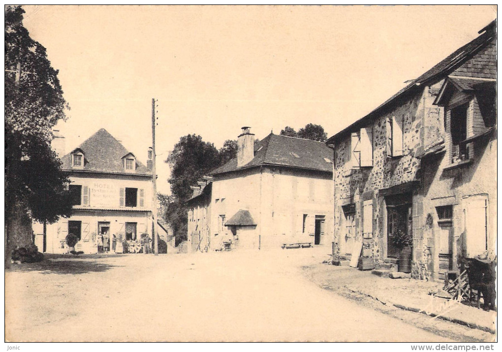 CHAMBOULIVE - PLACE DE LA CHAPELLE - Sonstige & Ohne Zuordnung