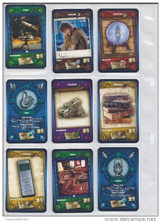 NL.- Het Huis Anubis. Reality Cards. Verzamel En Speel Mee. Met Alle 108 Kaarten. 14 Pag. Tekst. 6 Bladen Cards.14 Scans - Andere & Zonder Classificatie