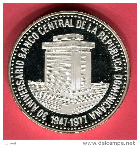 30 PESOS  30EME ANNIVERSSAIRE DE LA BANQUE CENTRALE 1977 SUP 85 - Dominicaine