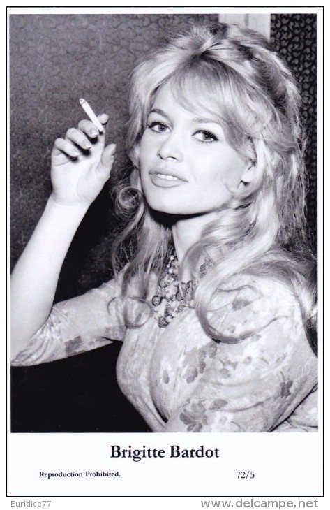 BRIGITTE BARDOT - Film Star Pin Up - Publisher Swiftsure Postcards 2000 - Artiesten