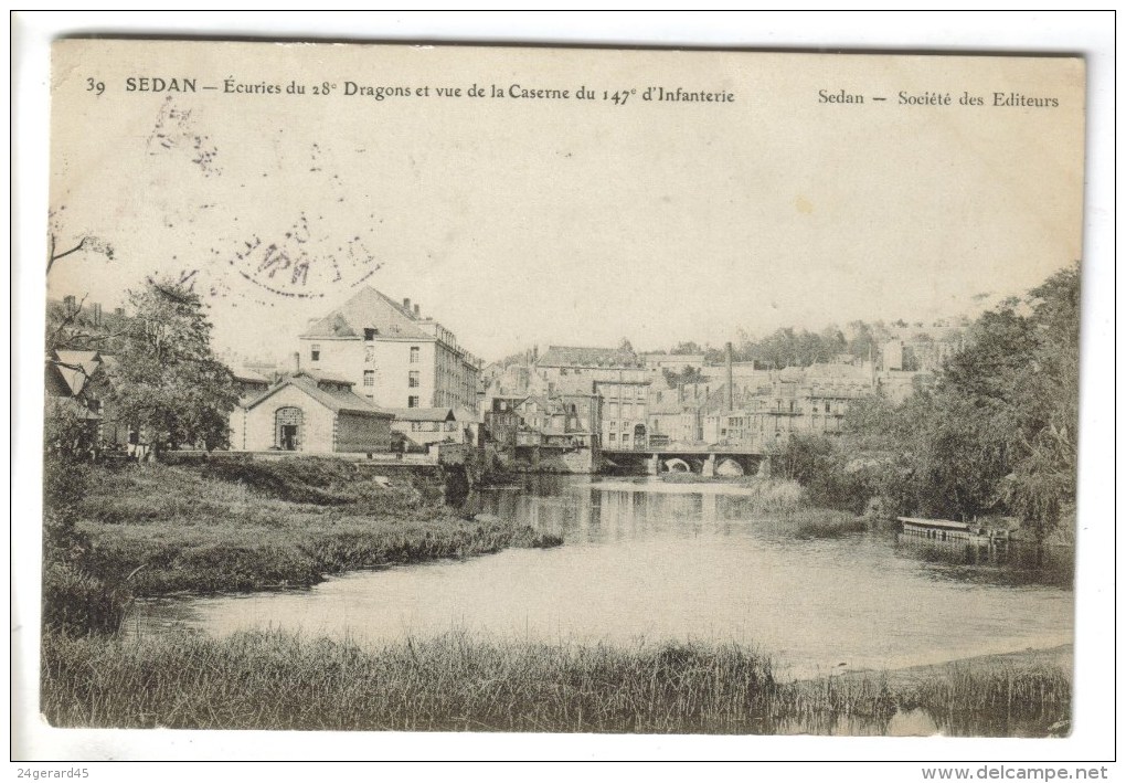 CPA MILITAIRE SEDAN (Ardennes) - Ecuries Du 28° Dragons Et Vue De La Caserne Du 147° D'Infanterie - Sedan