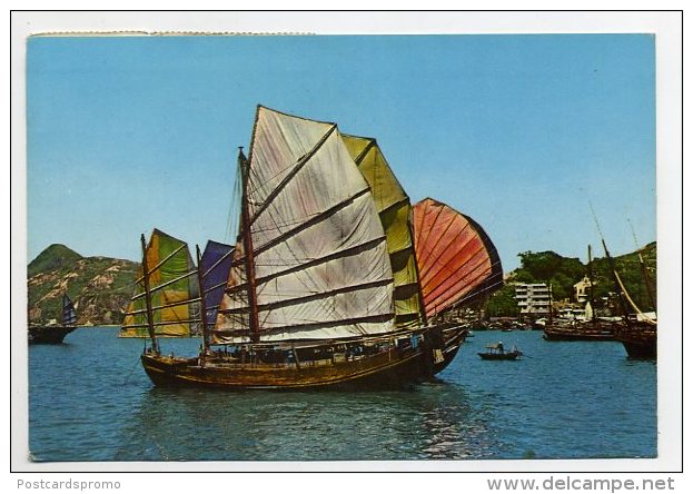 HONG KONG, China - Fishing Junk At Aberdeen  ( 2 Scans ) - Cina (Hong Kong)