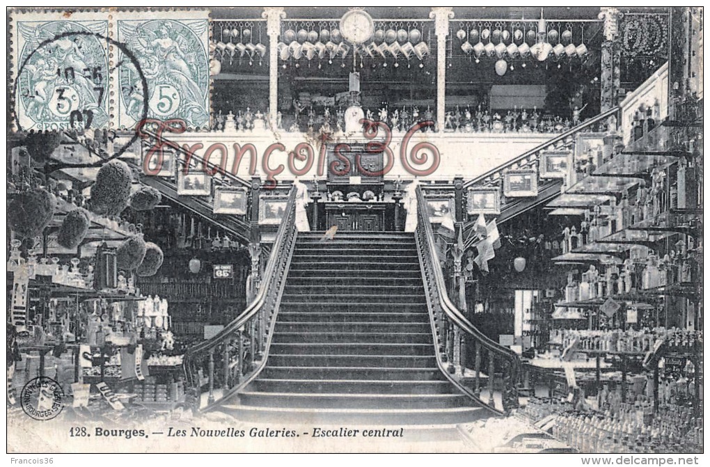 (18) Bourges - Les Nouvelles Galeries - Escalier Central - 2 SCANS - Bourges