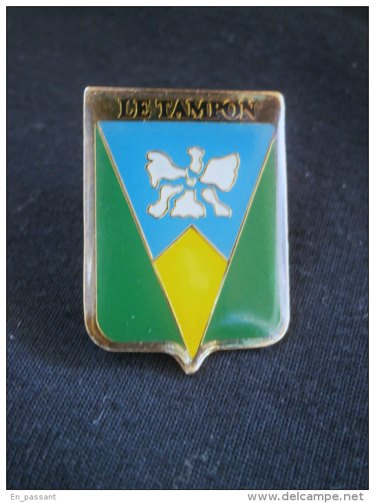 PIN´S BLASON ARMOIRIES LE TAMPON Ile De La REUNION - Städte