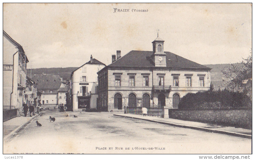 88 / FRAIZE PLACE ET RUE DE L HOTEL DE VILLE / TBE / CIRC 1906 - Fraize