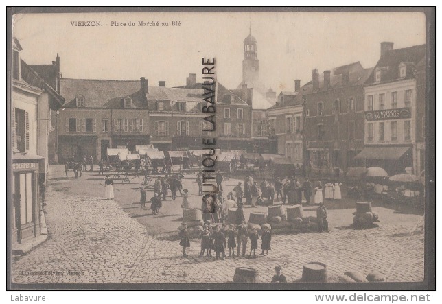 18 - VIERZON--Place Du Marché Au Blé--animé - Vierzon