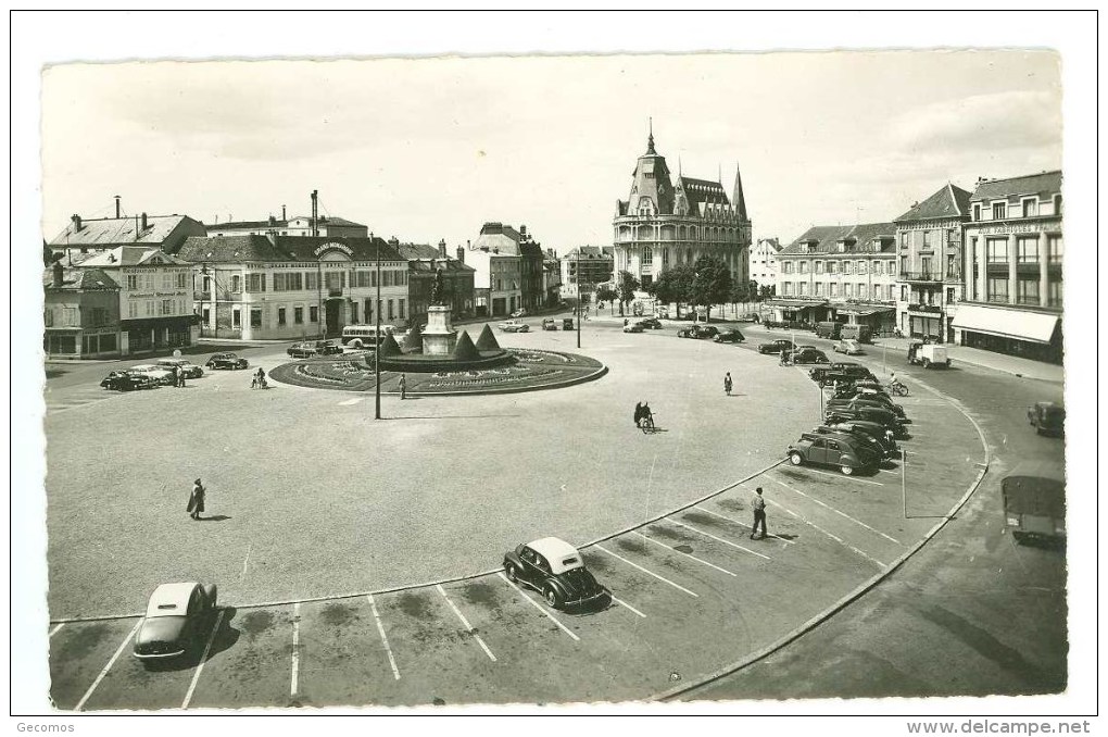 28 - CHARTRES - Place Des Epars - Les Hôtels (automobiles...) - Chartres