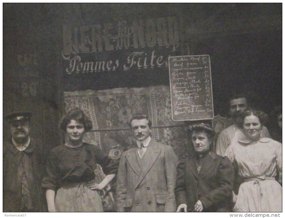 CAFE - RESTAURANT RAPHAËL - Le Patron Et Clients Devant La Vitrine - Animée - Carte-photo à Situer - Vers 1910 - TOP ! - Restaurants