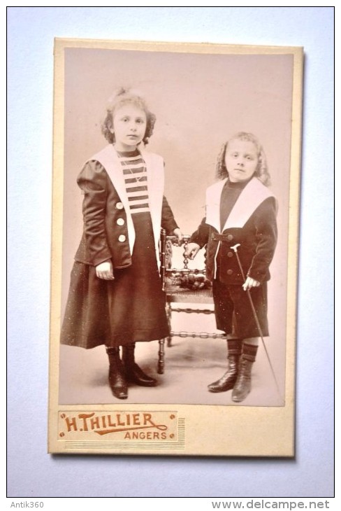 Photographie XIXème CDV Portrait De 2 Enfants En Costume Par H. THILLIER Angers - Anciennes (Av. 1900)