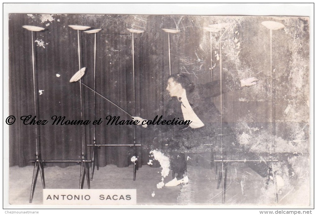 ANTONIO SACAS - EQUILIBRISTE AVEC DES ASSIETTES - CIRQUE - PHOTO - Célébrités