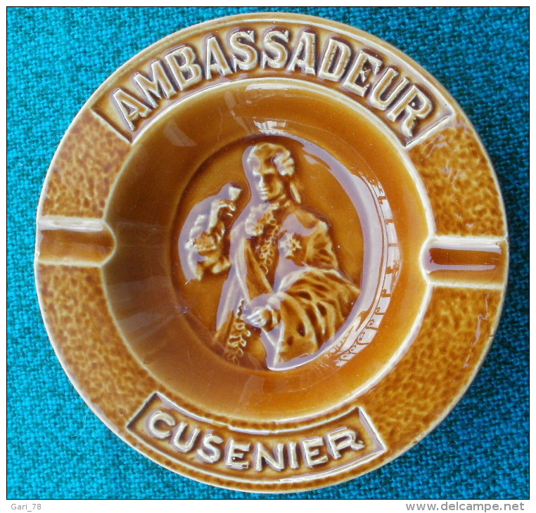 Cendrier AMBASSADEUR CUSENIER Estampillé LONGCHAMP France - Porcelana