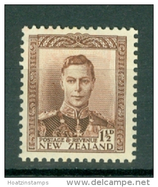 New Zealand: 1938/44   KGVI    SG607   1&frac12;d   Purple-brown    MH - Neufs