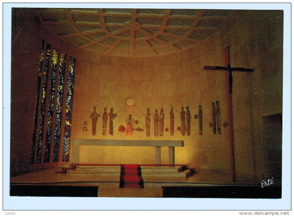 3735   Cpm  HYERES Les PALMIERS : Sanctuaire Notre Dame De Consolation , Vitrail De Gabriel Loire - Hyeres