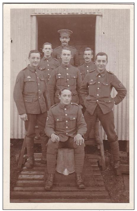 Real Photo Of A Group Of Soldiers Of The Medical Corps Uniform Postcard (U15050) - Uniformes