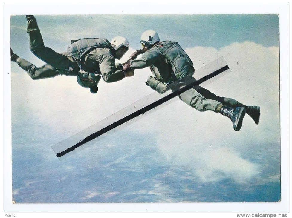 CPM - Parachutisme - Parachute - Parachutiste - Parachutespringen