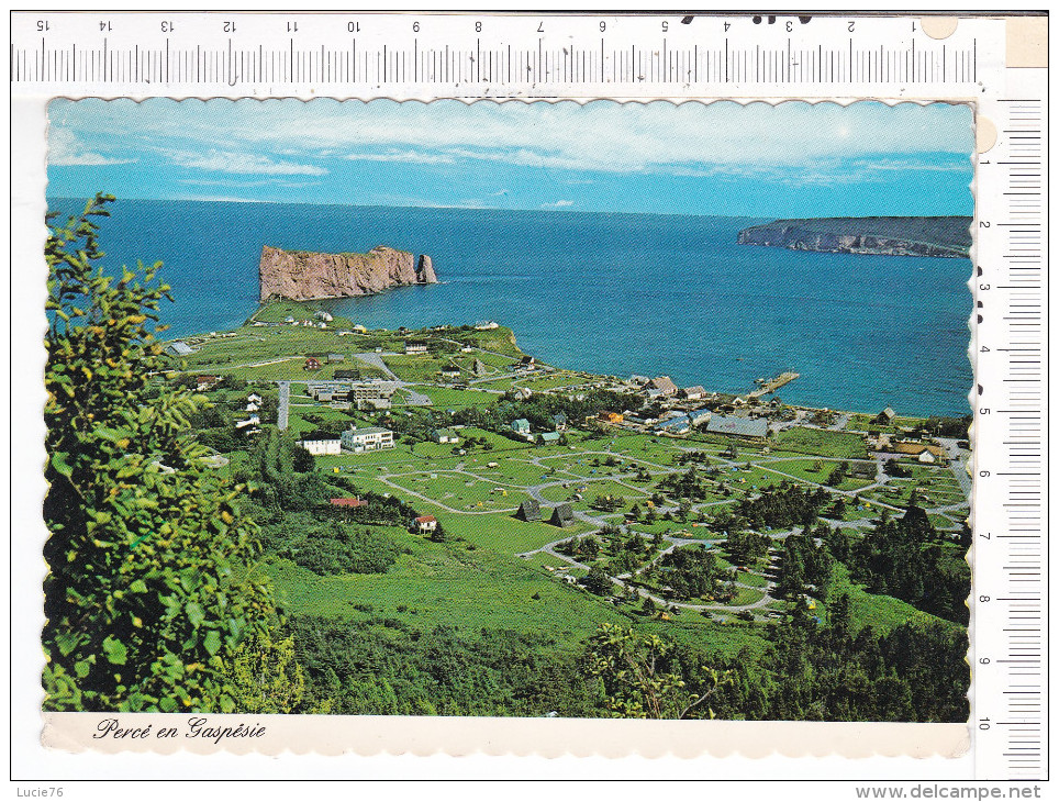 PERCE   En   GASPESIE    -   Québec   -  Vue  D  Ensemble - Percé