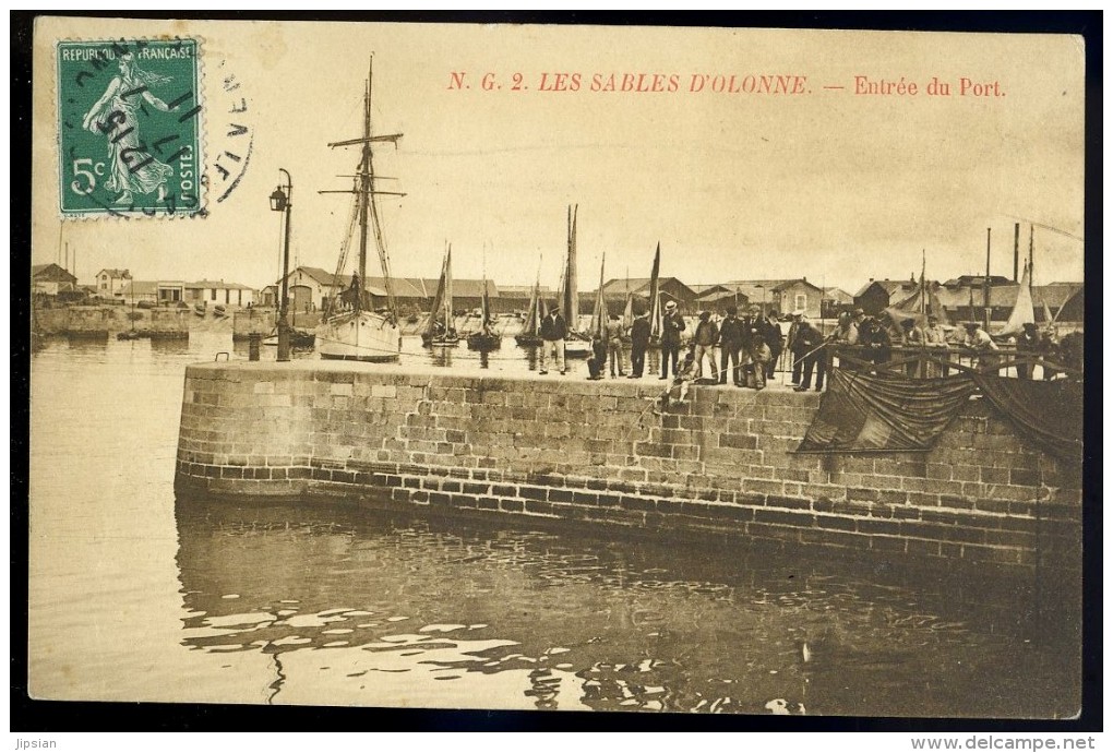 Cpa Du 85 Les Sables D' Olonne  Entrée Du Port       FRM 9 - Sables D'Olonne