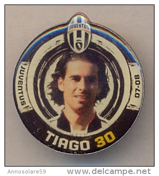 PIN´S FOOTBALL JUVENTUS - GIOCATORE (MENDES TIAGO - N° 30) STAGIONE 2007/08 - LEGGI - Pin's