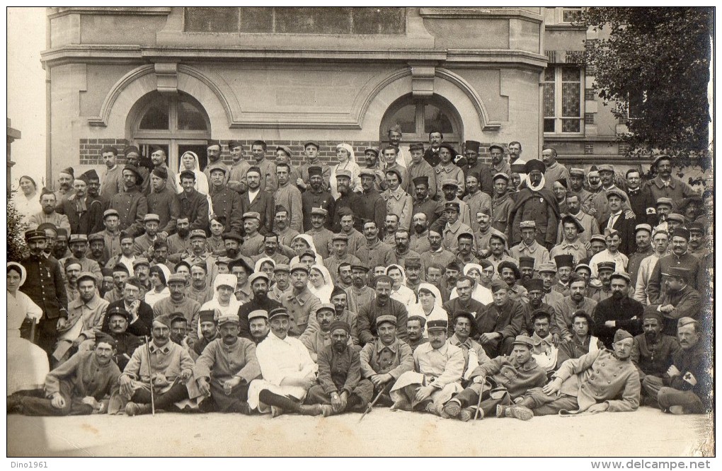 CPA 1433 - MILITARIA - Carte Photo Militaire  -  Blessés - Hopital - Photo RICHIER à  OUISTREHAM  RIVA - BELLA - Personaggi