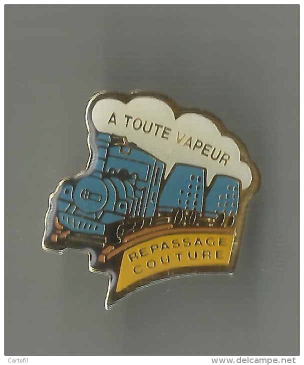 Pin´s A Toute Vapeur Repassage Couture (train) - Autres & Non Classés