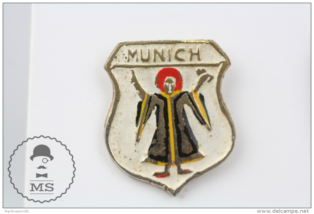 Old Munich Coat Of Arms - Pin Badges #PLS - Transportes