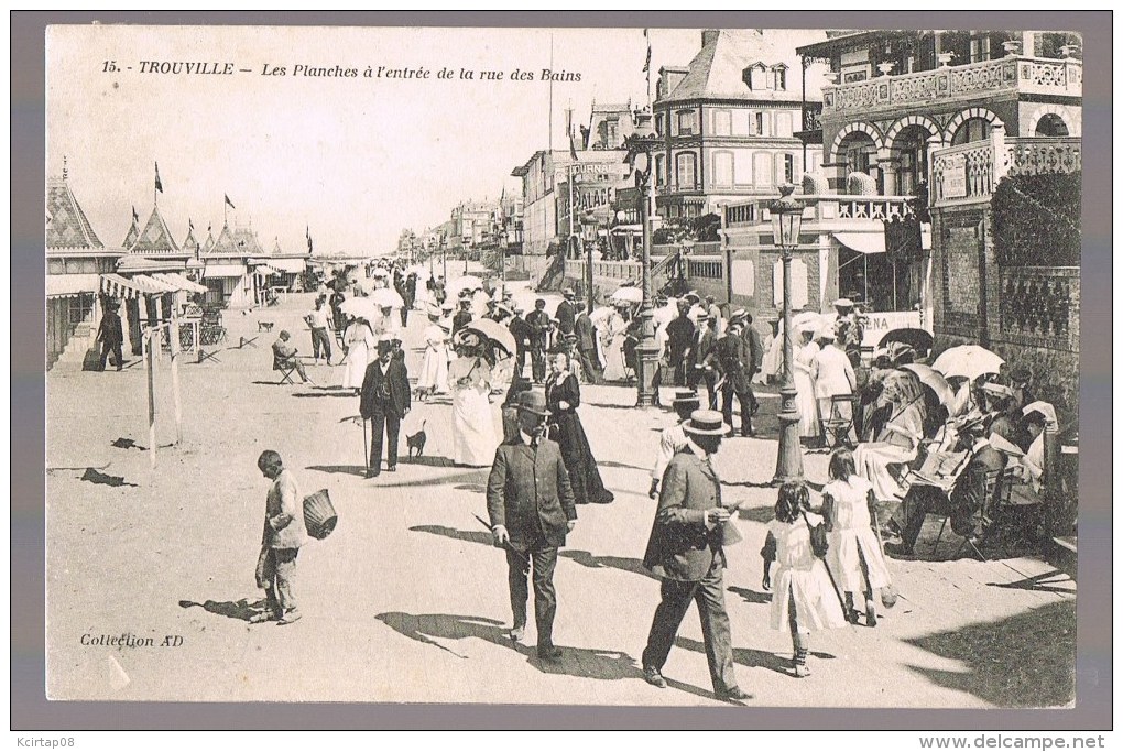 TROUVILLE . Les Planches à L'entrée De La Rue Des Bains . - Trouville