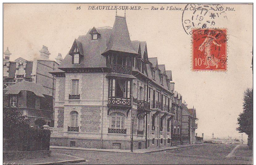 Cpa Deauville Sur Mer - Rue De L'Ecluse , Le Carillon - Deauville