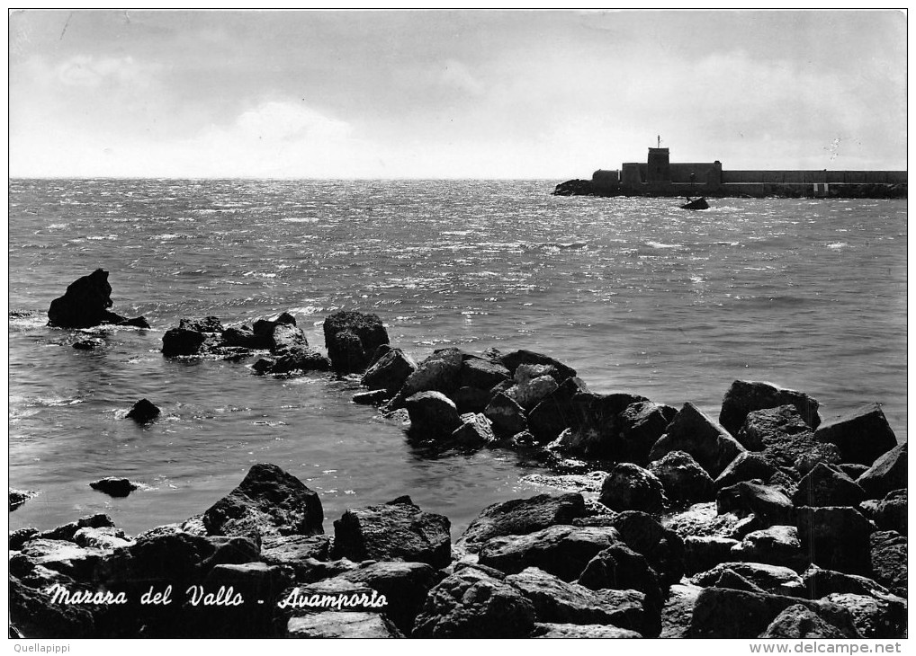 01693 "(TRAPANI) MAZARA DEL VALLO - AVAMPORTO"  ANIMATA, BARCA. CART. ORIG.  SPEDITA 1951 - Mazara Del Vallo