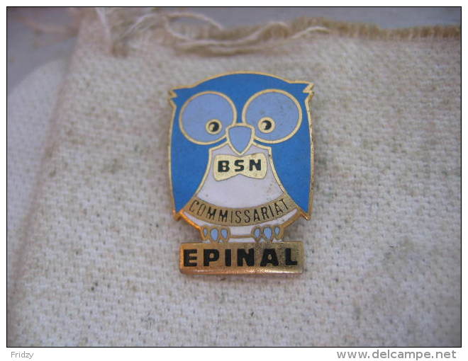 Pin´s Brigade De Surveillance Nocturne (B.S.N) Commissariat EPINAL. Theme Hibou - Chouette - Police