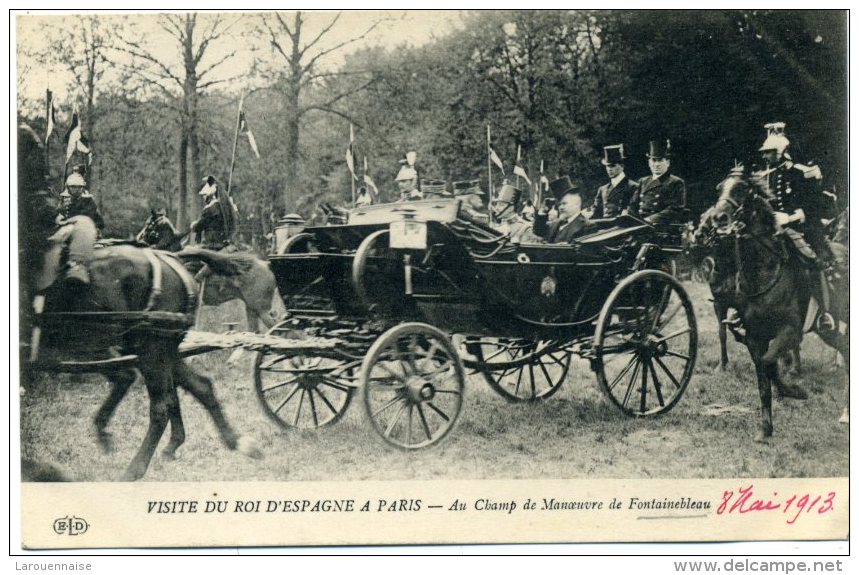 77  - Fontainebleau ; Visite Du Roi D´Espagne à Paris -Au Champ De Manoeuvre De Fontainebleau. - Fontainebleau