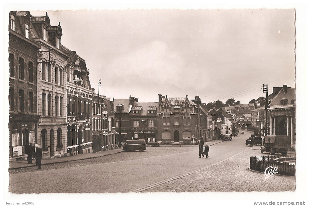 Nord - 59 - Le Cateau - Place Du Commedant Et  Rue Charles  Seydoux Real Photo Ed Richez - Le Cateau