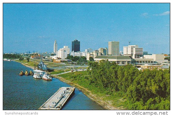 On The Mississippi River Skyline Of Baton Rouge Louisiana - Baton Rouge