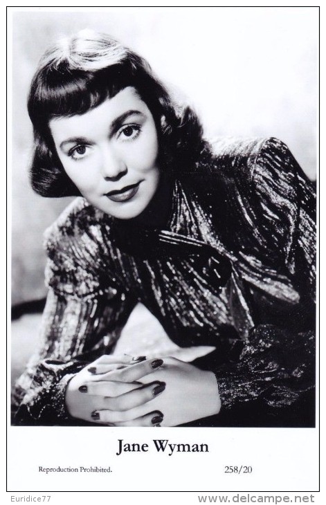 JANE WYMAN - Film Star Pin Up - Publisher Swiftsure Postcards 2000 - Other & Unclassified