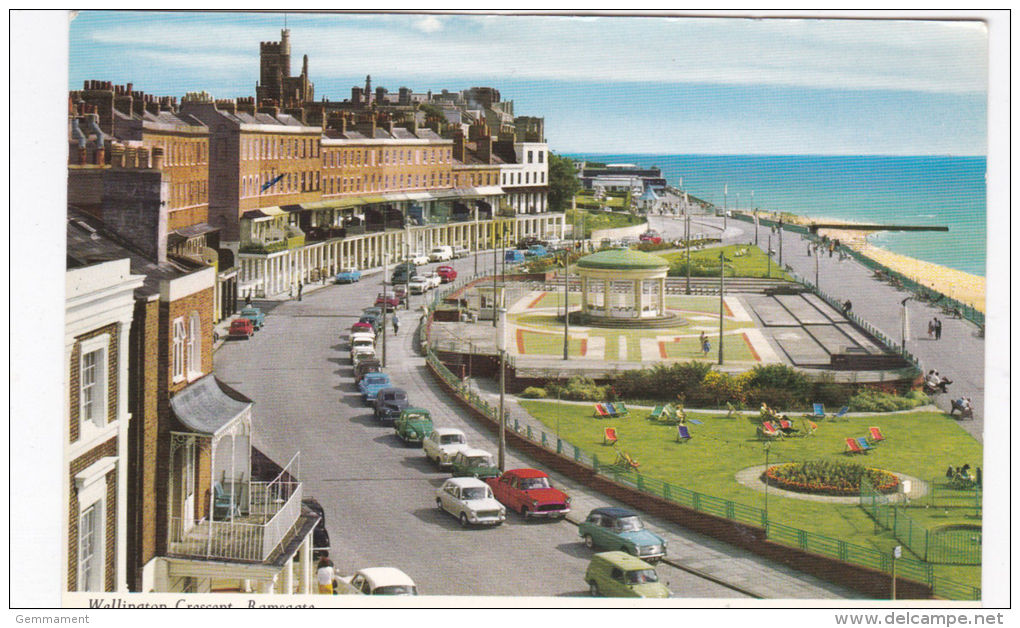 RAMSGATE - WELLINGTON CRESCENT . OLD CARS - Ramsgate