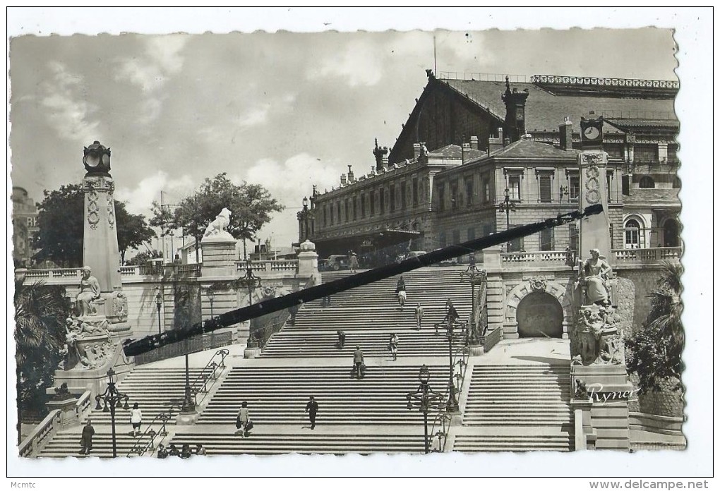 CPSM - Marseille - L´Escalier Monumental Et La Gare St Saint Charles - Bahnhof, Belle De Mai, Plombières