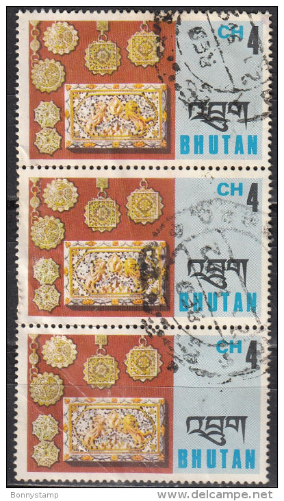 Bhutan, 1975 - 4ch Pendants And Box Cover, Trittico - Nr.187 Usato° - Bhutan