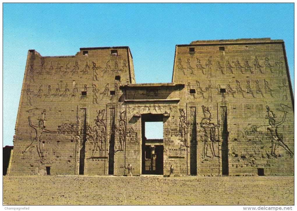 EDFOU, EGYPTE, LE GRAND PULONE DU TEMPLE DE HORUS - Idfu