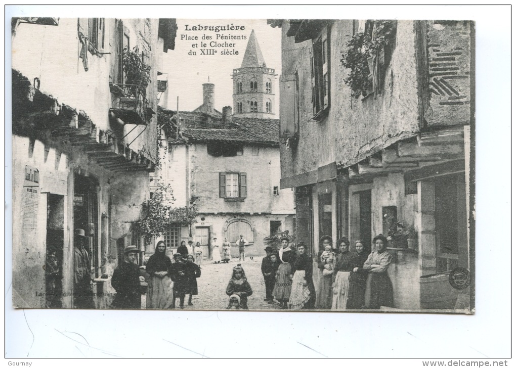 Labruguière : Place Des Pénitents Et Le Clocher - Labruguière