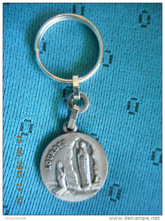 PORTE-CLES "LOURDES" Apparition Bernadette - Porte-clefs