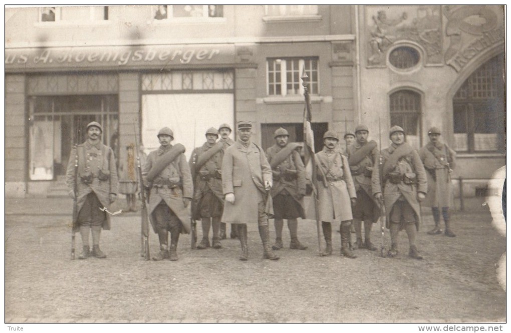 DIEZ CARTE PHOTO SOUVENIR DE L'ENTREE DU REGIMENT  (SOLDATS FRANCAIS) - Diez