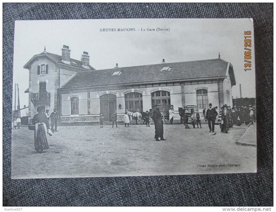 Neuves-maisons   La Gare Sortie - Neuves Maisons