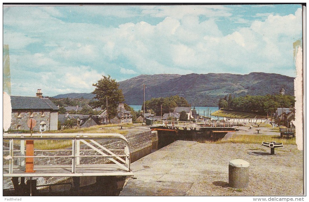 POSTCARD THE CALEDONIAN CANAL AT FORT AUGUSTUS PT 34343 - Other & Unclassified